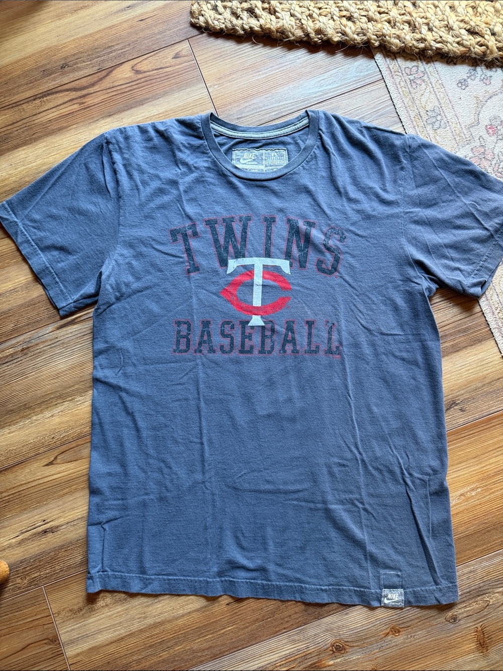 Nike Men’s Oversized MN Twins Tee - Washed out Blue with Red Accent